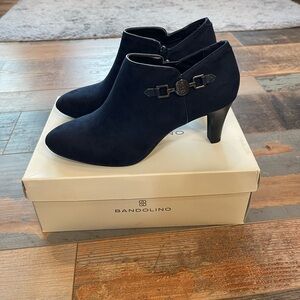 Bandolino Navy Blue Heeled Bootie 8M